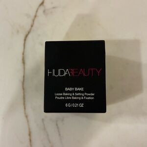 HUDA BEAUTY Baby Bake Setting Powder - Blondie. Brand new. Made in Italy. 🇮🇹